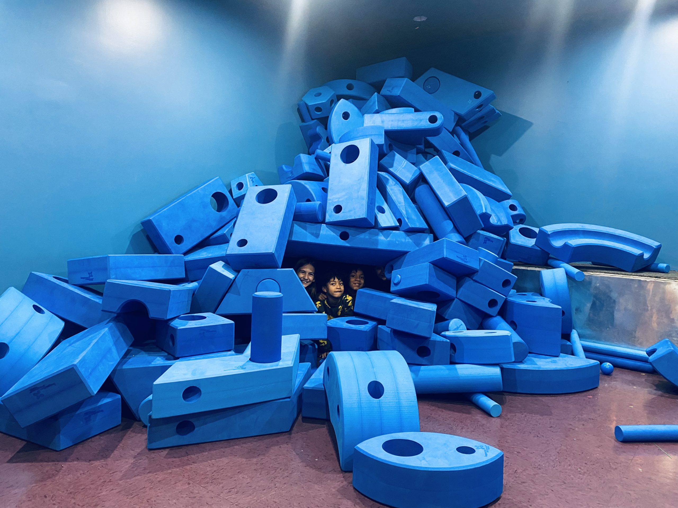 BIG BRAIN-BUILDING ROOM – Blue Planet 4 Kids